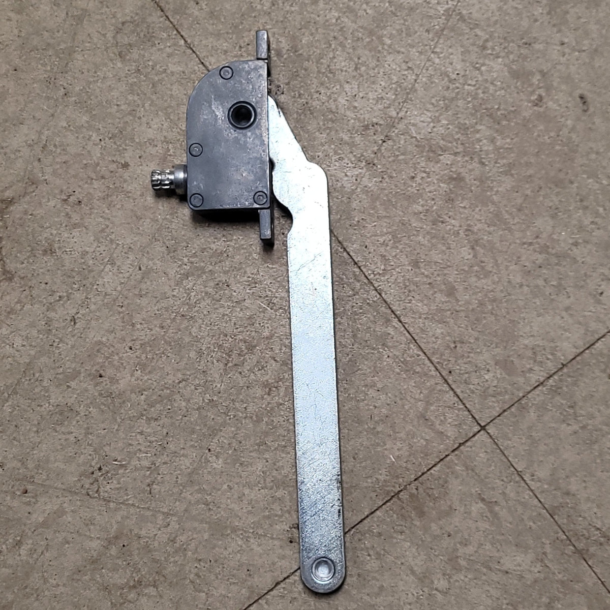 Used Vent Lift Mechanism 6 Arm 2 1/2 Hole Center