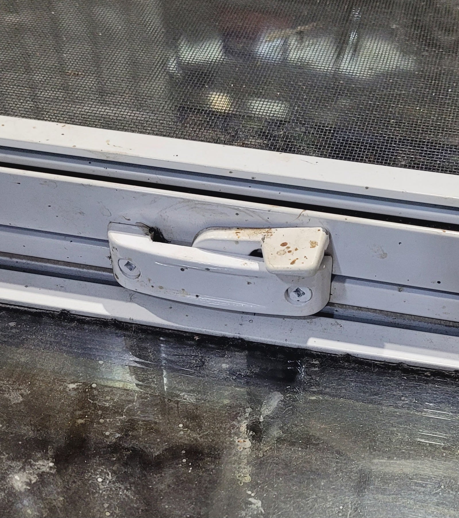 Used White Radius Opening Window : 24 W x 21 1/2 H x 1 7/8 D
